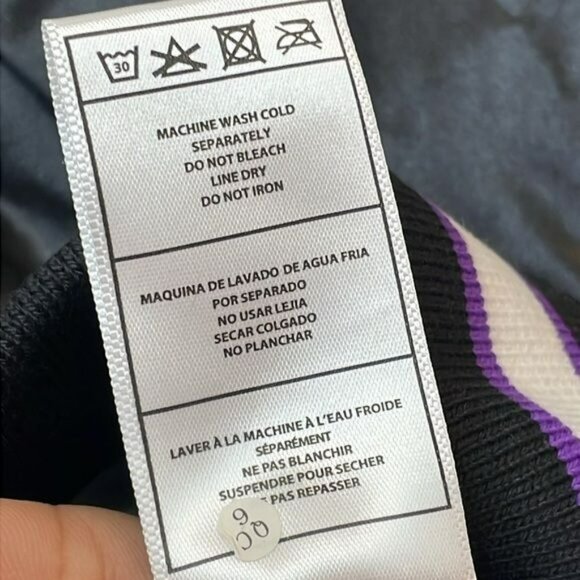 NWT Mitchell & Ness Womens Black Lightweight Satin Toronto Raptors SIZE MEDIUM - Picture 6 of 8